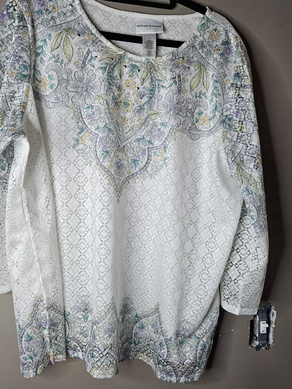 Alfred Dunner White Floral Lace-Overlay Women's Top Ptp 24" Length 26" 100% Poly